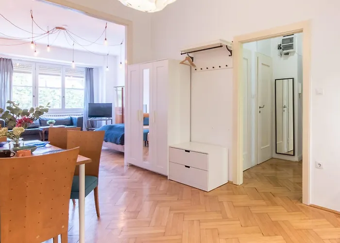 Central - Spacious - Classic Charm