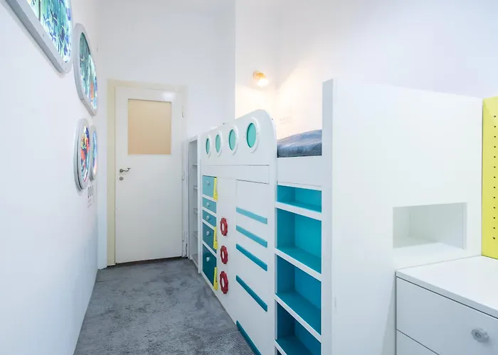 Central - Spacious - Classic Charm