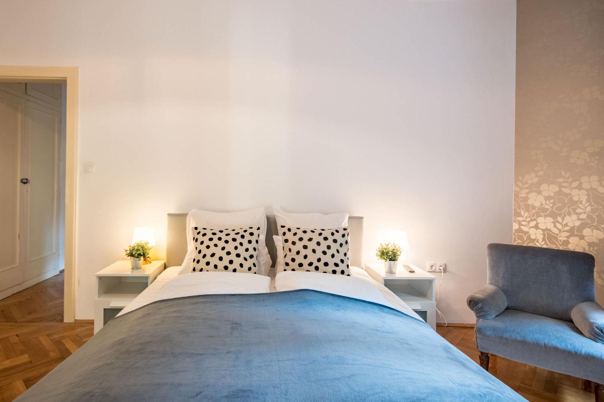 - Spacious - Classic Charm Apartman *